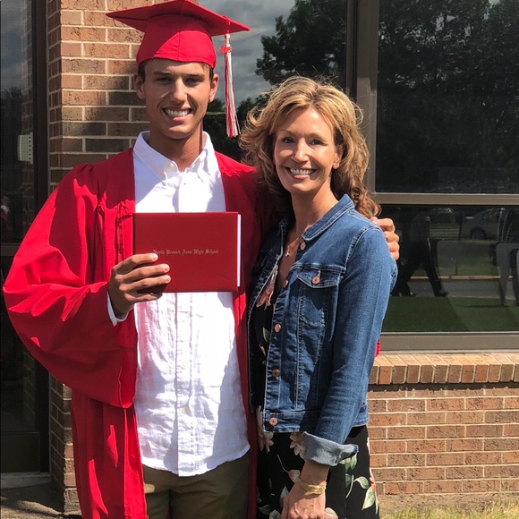 Meet your Posher, Jenn - Picture 1 of 1